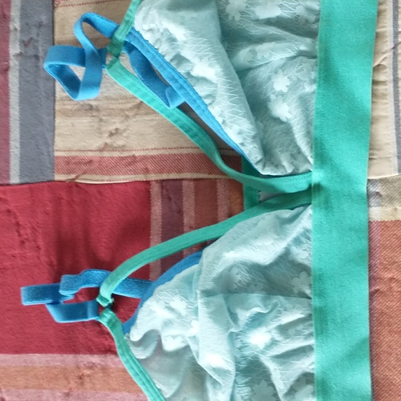 Large Colsie Bras - Picture 5 of 9